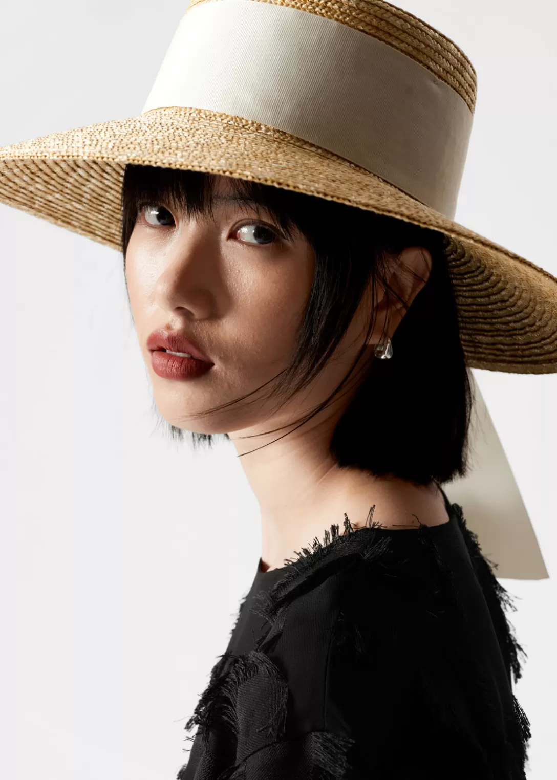 & Other Stories Chapeau En Classique Paille Sale