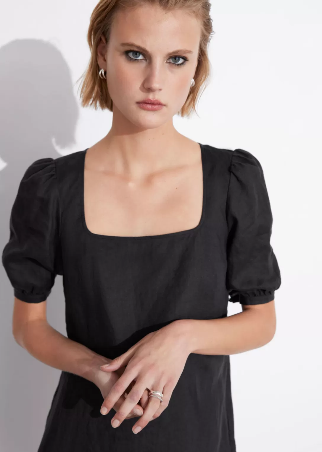 & Other Stories Robe Courte En Lin Noir Clearance