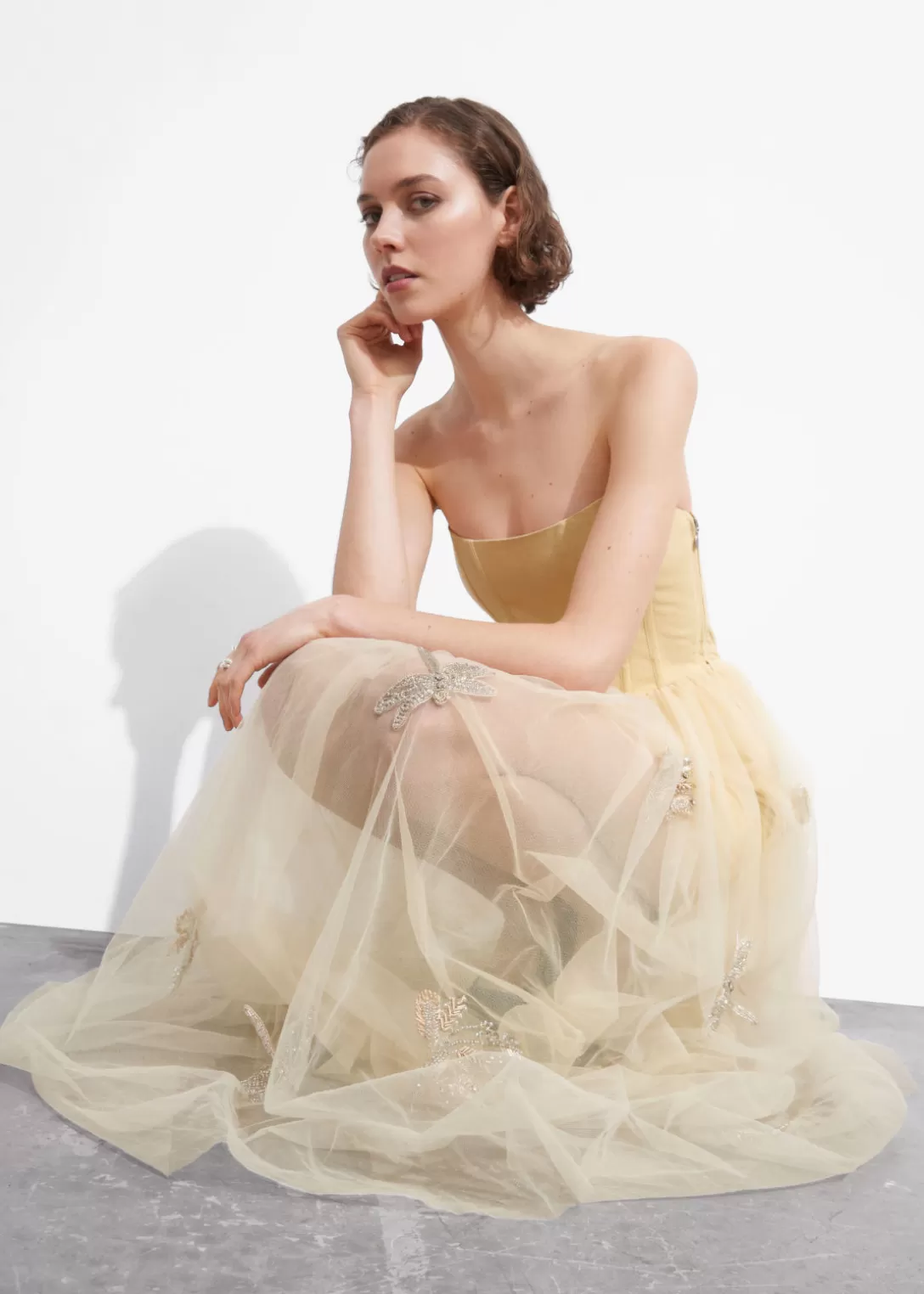 & Other Stories Robe Midi Transparente De Style Corset Beige Shop